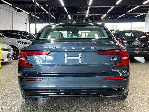 2024 Volvo S60 B5 Plus Dark Theme