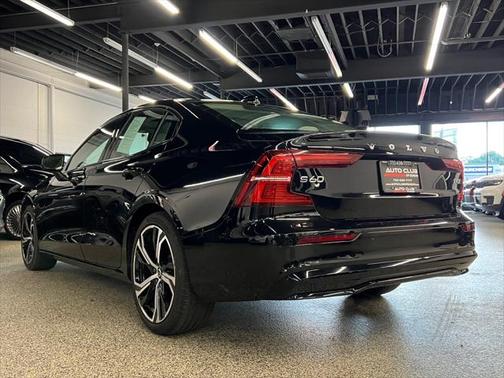 2024 Volvo S60 B5 Core Dark Theme