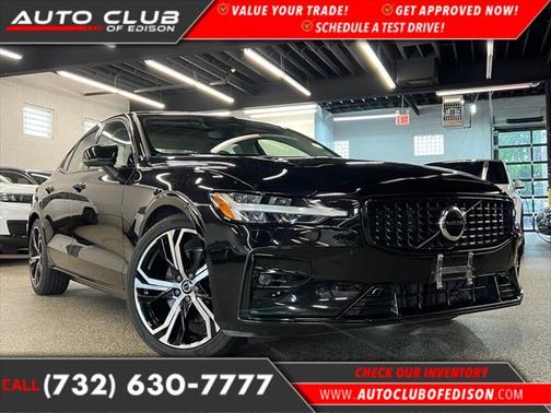 2024 Volvo S60 B5 Core Dark Theme