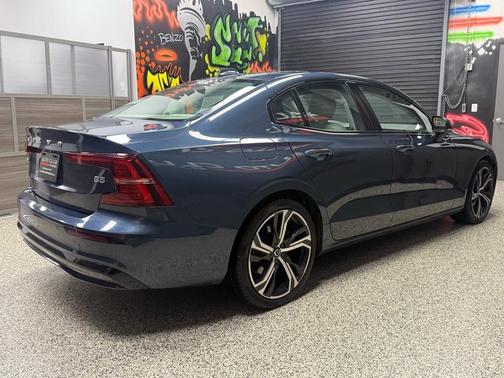 2024 Volvo S60 B5 Core Dark Theme