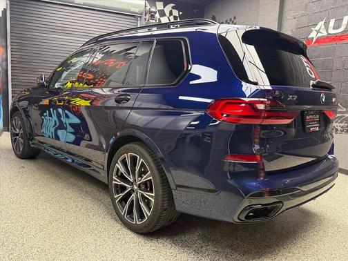 2022 BMW X7 M50i