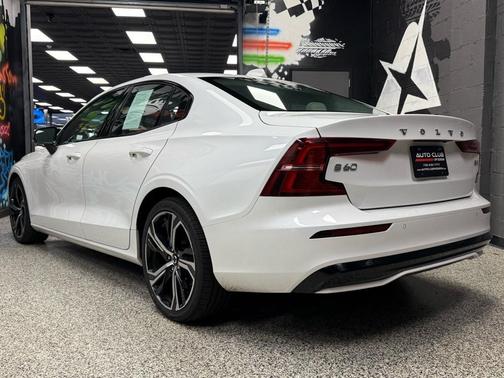 2024 Volvo S60 B5 Core Dark Theme