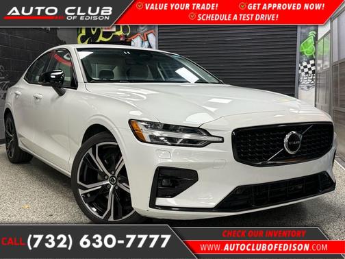 2024 Volvo S60 B5 Core Dark Theme