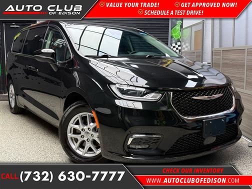 Brilliant Black Crystal Pearl Coat (pxr) 2023 Chrysler Pacifica Touring L