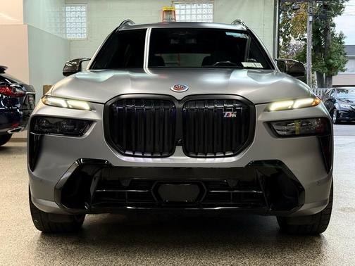 2023 BMW X7 M60i