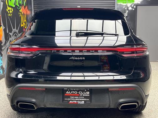 Black (a1) 2024 Porsche Macan Macan S