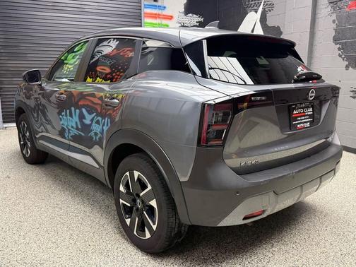 Gun Metallic 2025 Nissan Kicks SV