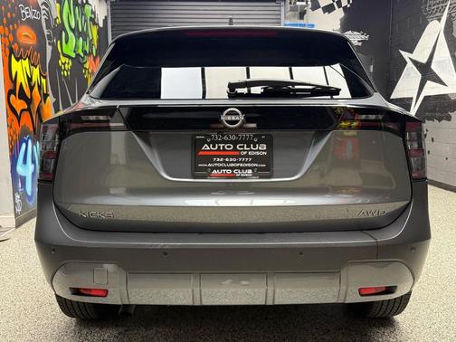 Gun Metallic 2025 Nissan Kicks SV