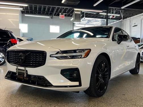 2024 Volvo S60 B5 Plus Black Edition