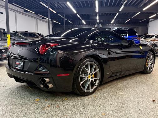 2011 Ferrari California Base