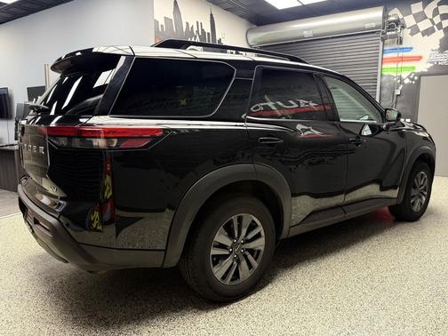 Super Black (kh3) 2024 Nissan Pathfinder SV FWD