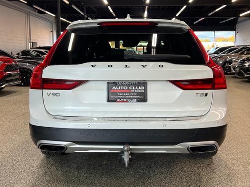2018 Volvo V90 Cross Country T5