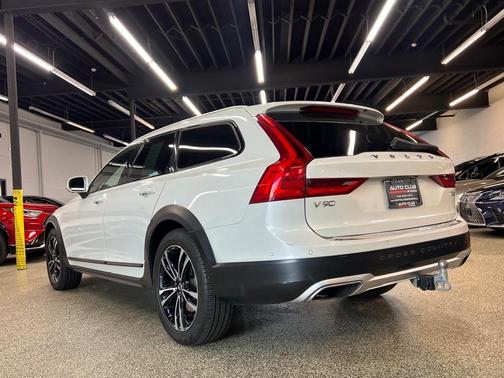 2018 Volvo V90 Cross Country T5
