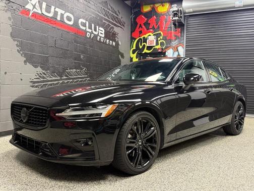 2024 Volvo S60 B5 Plus Black Edition 4dr Sedan