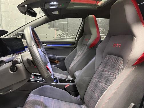 2024 Volkswagen Golf GTI 2.0T SE DSG