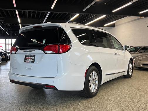 2018 Chrysler Pacifica Touring-L