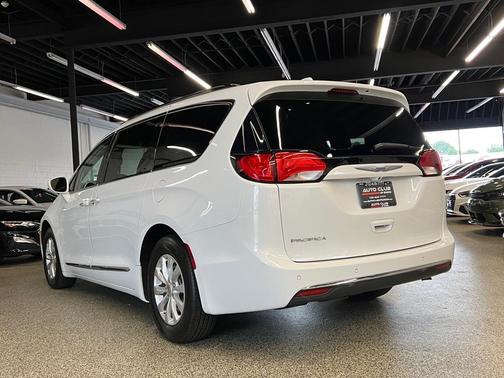 2018 Chrysler Pacifica Touring-L