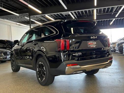 2024 Kia Sorento S