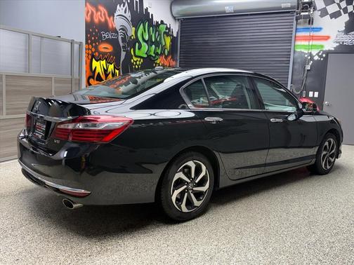 2017 Honda Accord EX-L w/Navigation & Honda Sensing