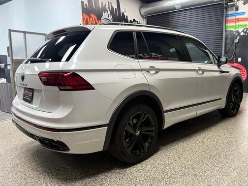 2023 Volkswagen Tiguan 2.0T SE R-Line Black