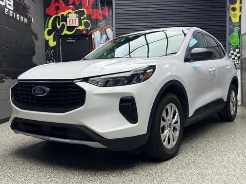 Oxford White (yz) 2024 Ford Escape Active