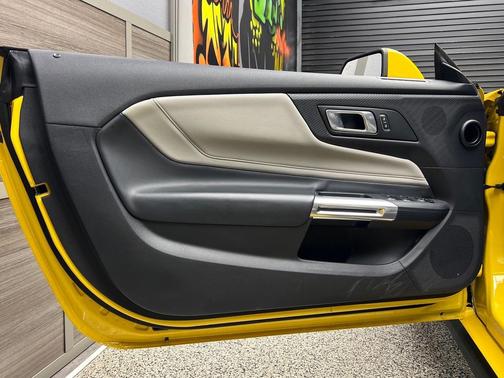 Yellow Splash Metallic Tri-Coat (rh) 2024 Ford Mustang EcoBoost Premium