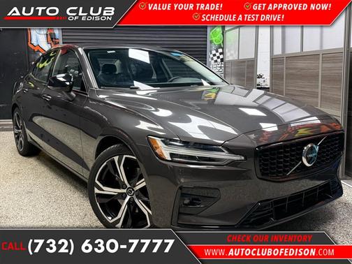 2024 Volvo S60 B5 Core Dark Theme