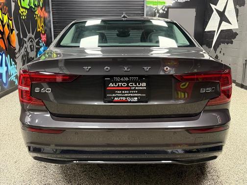 2024 Volvo S60 B5 Core Dark Theme