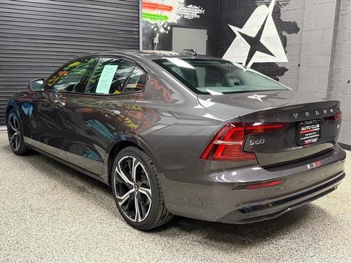 2024 Volvo S60 B5 Core Dark Theme