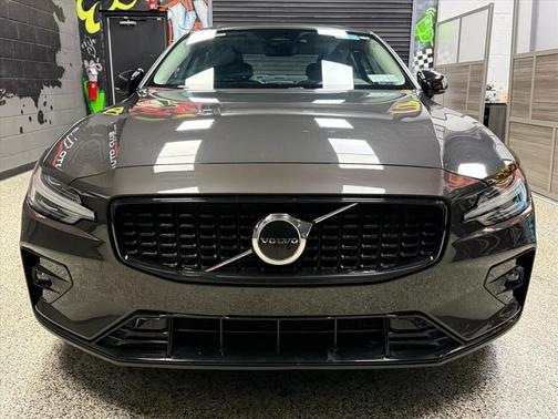 2024 Volvo S60 B5 Core Dark Theme