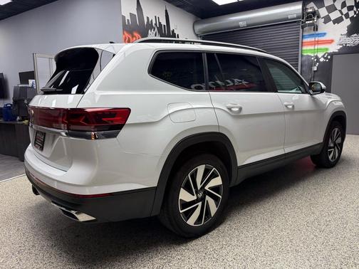 Pure White (0q0q) 2024 Volkswagen Atlas 2.0T SE w/Technology