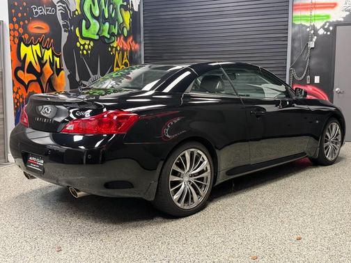 2015 INFINITI Q60 Base