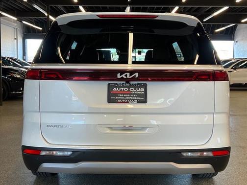 2024 Kia Carnival LX