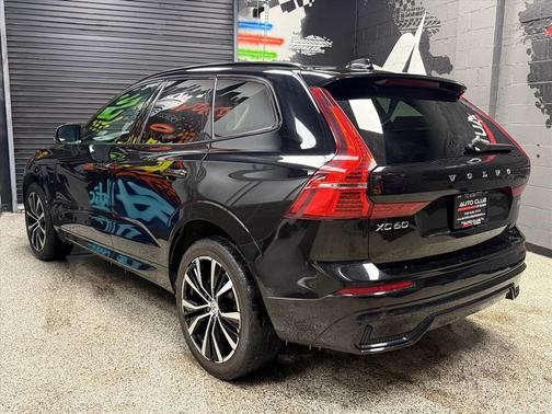 2024 Volvo XC60 B5 Plus Dark Theme
