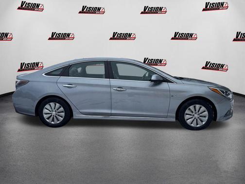 2016 Hyundai SONATA Hybrid SE