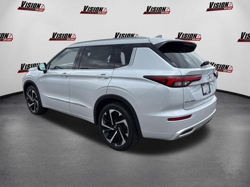 White Diamond 2022 Mitsubishi Outlander SEL 2.5 S-AWC