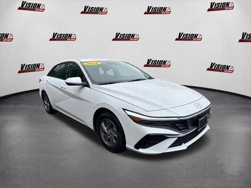 2024 Hyundai ELANTRA SE