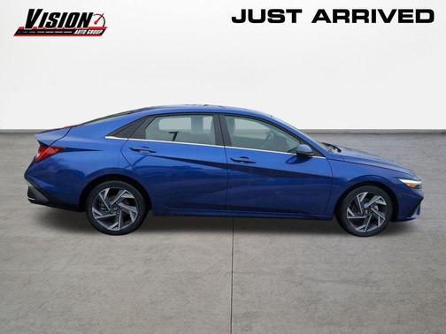 2025 Hyundai ELANTRA Limited