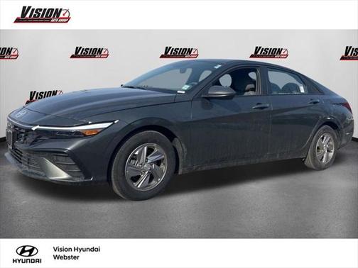 2024 Hyundai ELANTRA SE