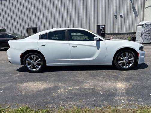 White Knuckle Clearcoat 2022 Dodge Charger SXT