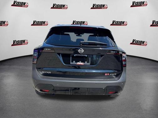 Super Black 2025 Nissan Kicks SR