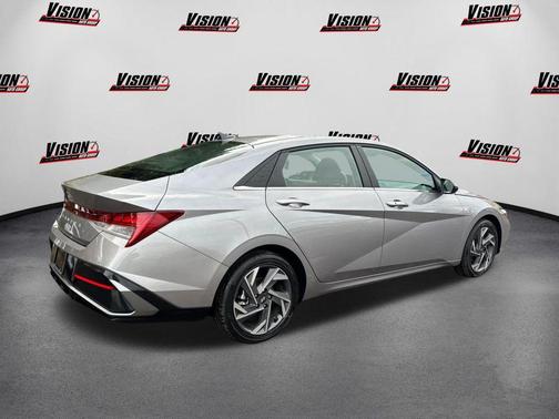 2025 Hyundai ELANTRA SEL