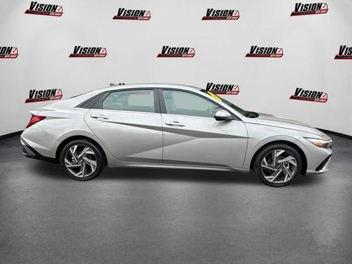 2025 Hyundai ELANTRA SEL