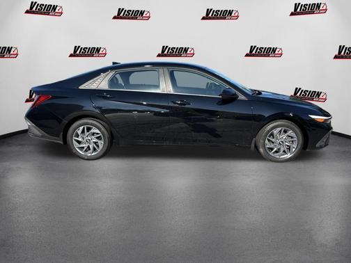 Abyss Black 2024 Hyundai ELANTRA SEL