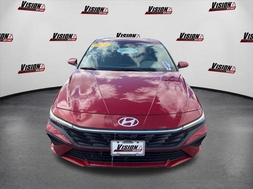 2024 Hyundai ELANTRA SE