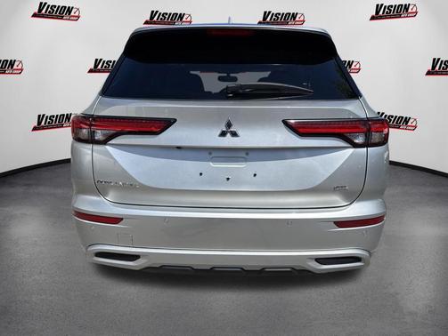 Silver 2024 Mitsubishi Outlander SEL 2.5 2WD