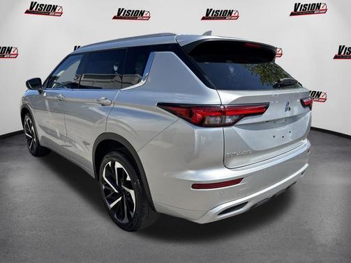 Silver 2024 Mitsubishi Outlander SEL 2.5 2WD