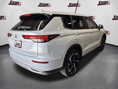 White Diamond 2024 Mitsubishi Outlander SE 2.5 S-AWC