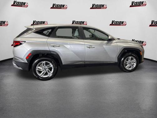 Shimmering Silver 2025 Hyundai TUCSON SE