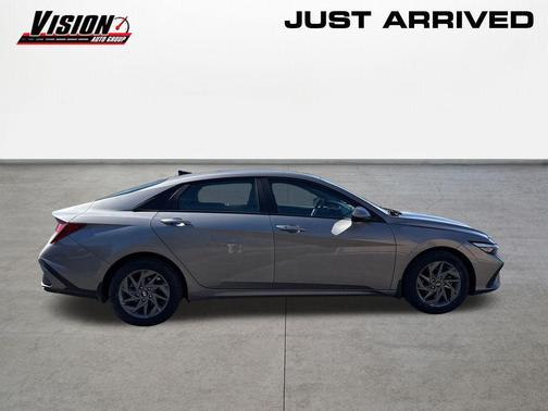 Fluid Metal 2024 Hyundai ELANTRA SEL